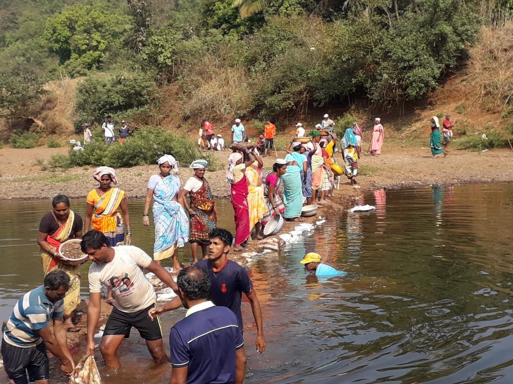 ग्रा.पं.आंगले अंतर्गत बंधारा बांधणे 1