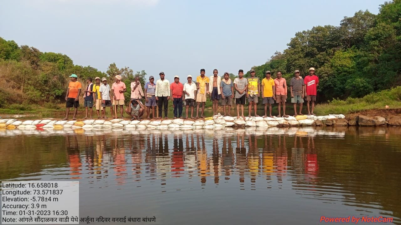 ग्रा.पं.आंगले अंतर्गत बंधारा बांधणे