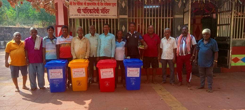 ग्रा.पं.आंगले अंतर्गत सार्वजनिक कचरा कुंडी वाटप